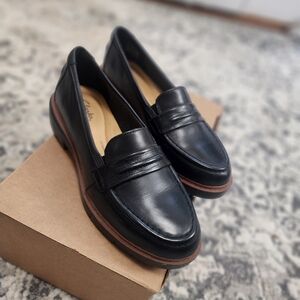 Clarks Black Leather Shoes, size 7.0M